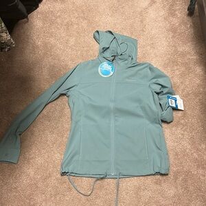 Columbia Omni shade 40 with hood , new with tags